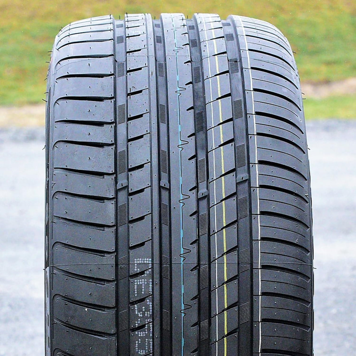 235/40ZR18 XL All Season Passenger Car Tire E678119