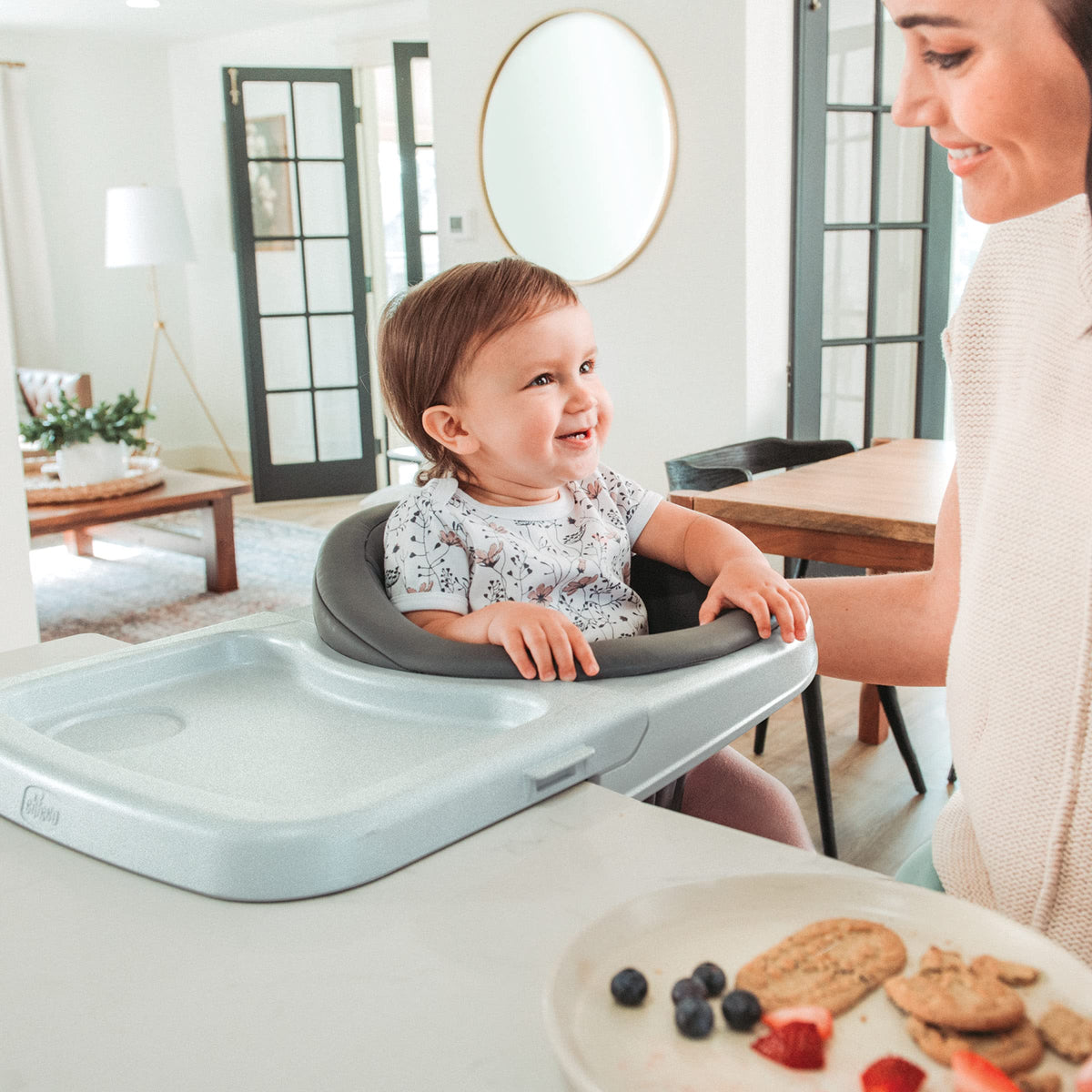 Hook-On High Chair with Tray B25754