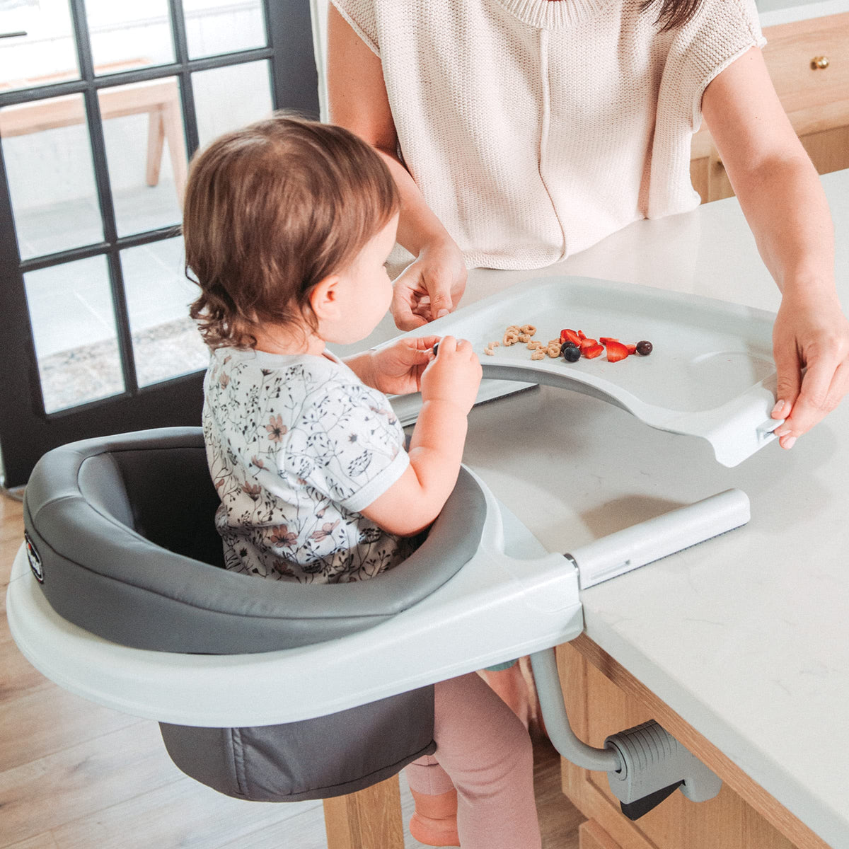 Hook-On High Chair with Tray B25754